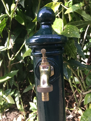 1 kraan als een staande fontein, aluminium groen incl. messing kraan, Laatste!
